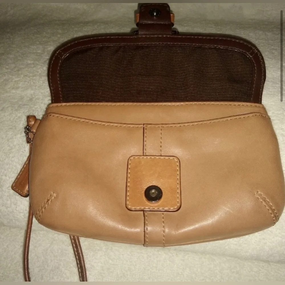 EC Coach Soho Capri Vintage wristlet F42135 - Picture 6 of 9